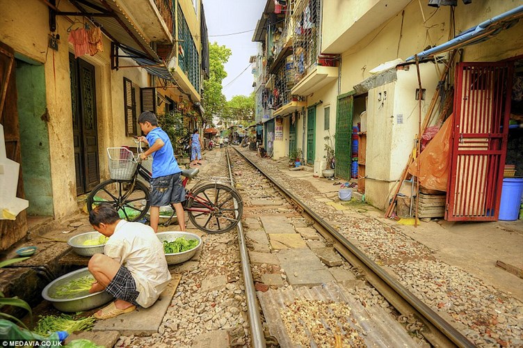 Nấu ăn ngày cạnh đường tàu 