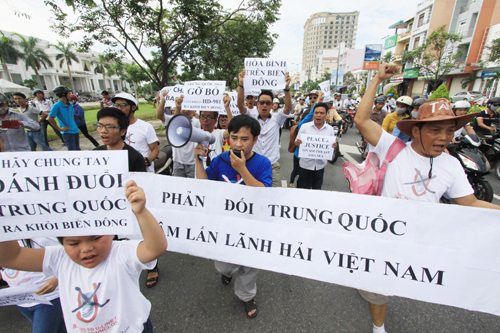 Băng rôn, biểu ngữ phản đối hành vi của Trung Quốc của người dân Đà Nẵng