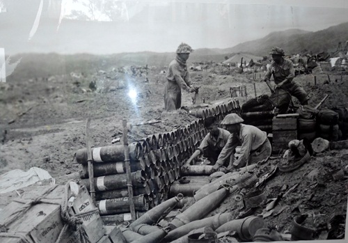 Nhiều vũ kh&iacute;, kh&iacute; t&agrave;i của Ph&aacute;p v&agrave; Mỹ bị qu&acirc;n ta thu giữ tại mặt trận