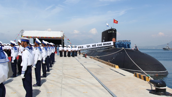 Đội h&igrave;nh tập luyện của t&agrave;u HQ-183 TP. Hồ Ch&iacute; Minh