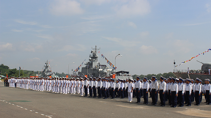 Quang cảnh lễ thượng cờ sáng 17-7 tại quân cảng Vùng 2 Hải quân