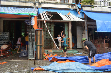 Nằm trong tâm bão và chịu một số thiệt hại nên ngay sau khi bão tan, chính quyền địa phương cùng người dân TP Móng Cái (Quảng Ninh) đã gấp rút tiến hành khắc phục những thiệt hại.