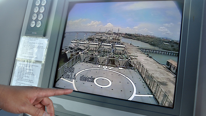 M&agrave;n h&igrave;nh để quan s&aacute;t ph&iacute;a sau đu&ocirc;i t&agrave;u tr&ecirc;n buồng l&aacute;i t&agrave;u KN 781