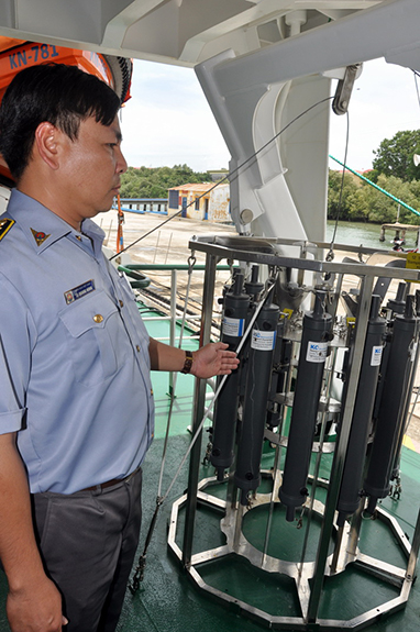 Hệ thống ống để lấy mẫu nước biển phục vụ nghi&ecirc;n cứu biển