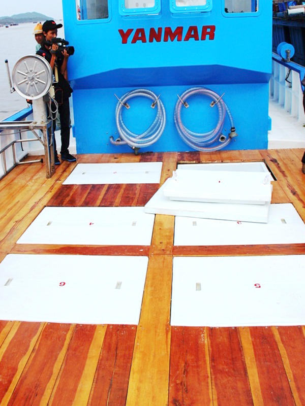 Tàu có 9 hầm bảo quản lạnh với tổng dung tích các khoang là 20m3, kết cấu cách nhiệt và kín nước, đảm bảo chất lượng sản phẩm, một trong những yếu tố quyết định đến hiệu quả đánh bắt.