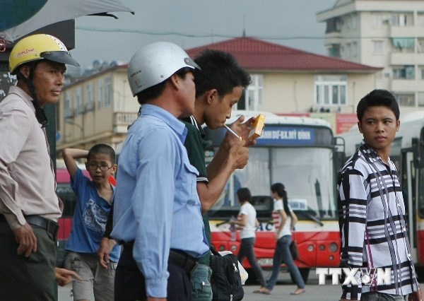 Phương án tăng thuế với thuốc lá bị "chê" là quá thấp