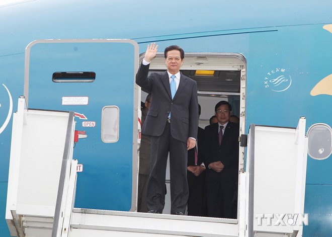 Thủ tướng Nguyễn Tấn Dũng đến S&acirc;n bay qu&acirc;n sự Brumil, Brussels (Bỉ)