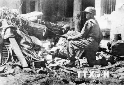 Sau Cách mạng Tháng Tám 1945, thực dân Pháp nổ súng quay lại hòng chiếm nước ta một lần nữa, ngày 19/12/1946, Chủ tịch Hồ Chí Minh đã ra lời kêu gọi đồng bào cả nước đứng lên chống giặc.