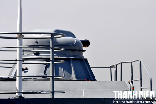 Ph&aacute;o ph&ograve;ng kh&ocirc;ng 6 n&ograve;ng AO-18K với cỡ n&ograve;ng 30mm kiểm so&aacute;t ph&iacute;a sau t&agrave;u