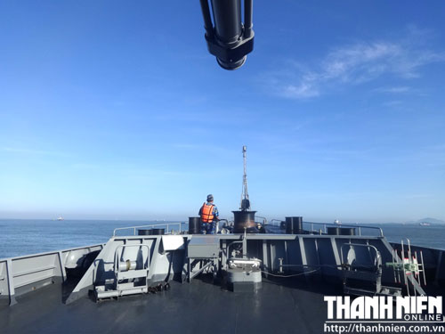 Ph&aacute;o ph&ograve;ng kh&ocirc;ng 6 n&oacute;ng ph&iacute;a mũi t&agrave;u