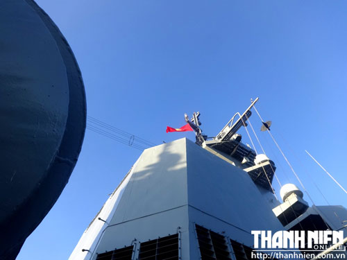 Hệ thống ra đa hiện đại bao gồm ra đa hoa ti&ecirc;u, t&igrave;m kiếm mặt biển v&agrave; tr&ecirc;n kh&ocirc;ng, thiết bị chỉ thị mục ti&ecirc;u t&ecirc;n lửa h&agrave;nh tr&igrave;nh 3