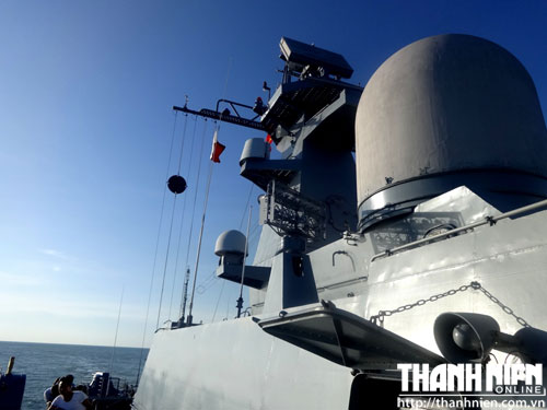 Hệ thống ra đa hiện đại bao gồm ra đa hoa ti&ecirc;u, t&igrave;m kiếm mặt biển v&agrave; tr&ecirc;n kh&ocirc;ng, thiết bị chỉ thị mục ti&ecirc;u t&ecirc;n lửa h&agrave;nh tr&igrave;nh 7