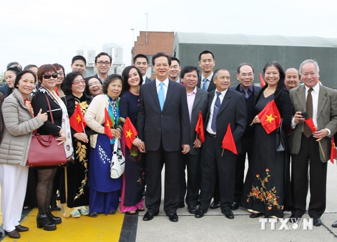 Lễ đ&oacute;n Thủ tướng Nguyễn Tấn Dũng tại S&acirc;n bay qu&acirc;n sự Brumil, Brussels