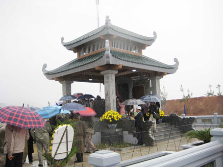 Kỹ sư địa chất lấy thân mình che lựu đạn