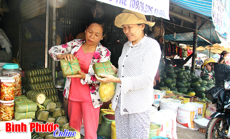 Bánh đươc đem ra chợ bán