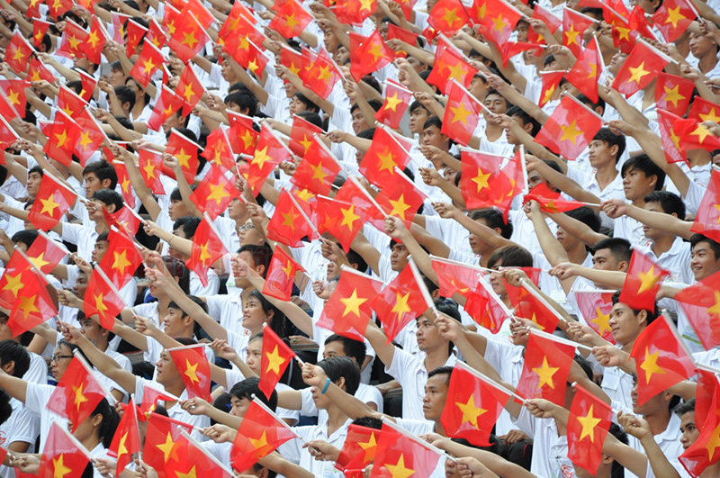 Tuổi trẻ Việt Nam thể hiện l&ograve;ng y&ecirc;u nước nồng n&agrave;n