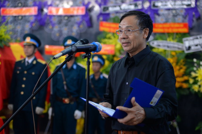 Bố của Thiếu tá Nguyễn Anh Tú thay mặt hai gia đình phát biểu.