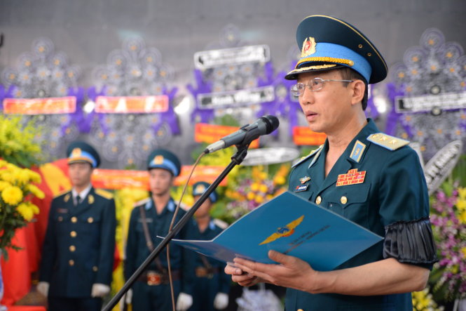 Trung tướng Nguyễn Văn Thanh, Chính ủy Quân chủng Phòng không - Không quân, Trưởng ban lễ tang đọc điếu văn. 