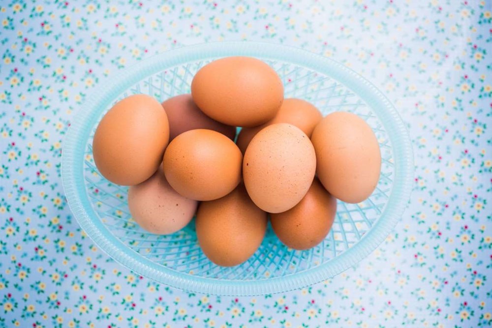 Nhiều người cho rằng trứng có hại cho tim bởi có nhiều cholesterol. Tuy nhiên, nghiên cứu mới đây ở trường y Hoàng gia Anh cho thấy, cholesterol không gây ảnh hưởng tới bệnh tim. (Nguồn: Rex)