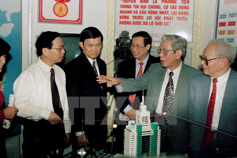 Nh&agrave; b&aacute;o Hữu Thọ l&agrave;m b&aacute;o chuy&ecirc;n nghiệp từ th&aacute;ng 8-1957, l&agrave; c&acirc;y b&uacute;t ph&oacute;ng sự điều tra về n&ocirc;ng nghiệp, n&ocirc;ng th&ocirc;n v&agrave; tiểu phẩm thế sự c&oacute; dấu ấn trong l&ograve;ng bạn đọc