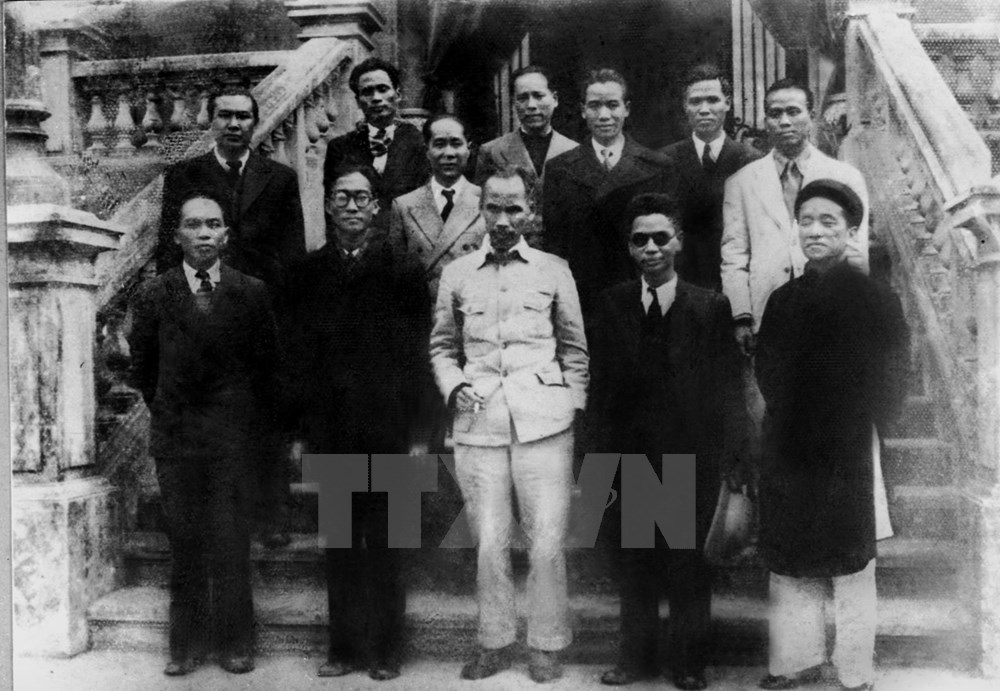 Ch&iacute;nh phủ l&acirc;m thời được th&agrave;nh lập ng&agrave;y 25-8-1945 do Chủ tịch Hồ Ch&iacute; Minh l&agrave;m Chủ tịch