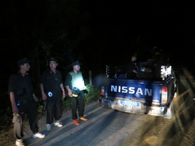 Trắng đ&ecirc;m 13-8, c&aacute;c lực lượng đ&atilde; được triển khai chốt chặn nhiều khu vực dự đo&aacute;n đường tẩu tho&aacute;t của nghi phạm - Ảnh MINH QUANG