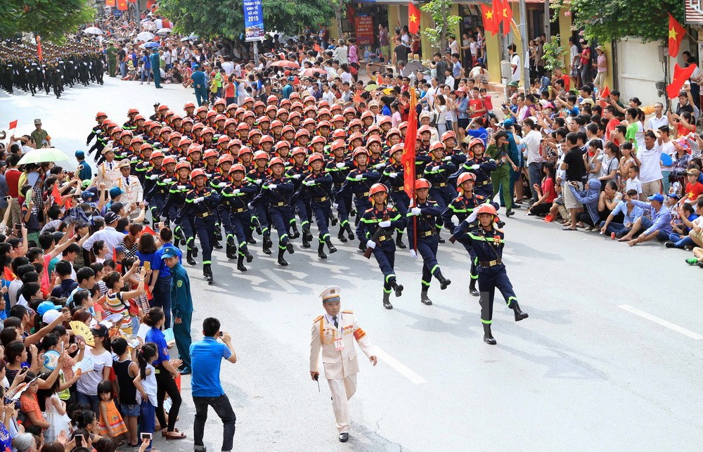 Lễ diễu binh, diễu hành cấp Quốc gia trên phố Nguyễn Thái Học.