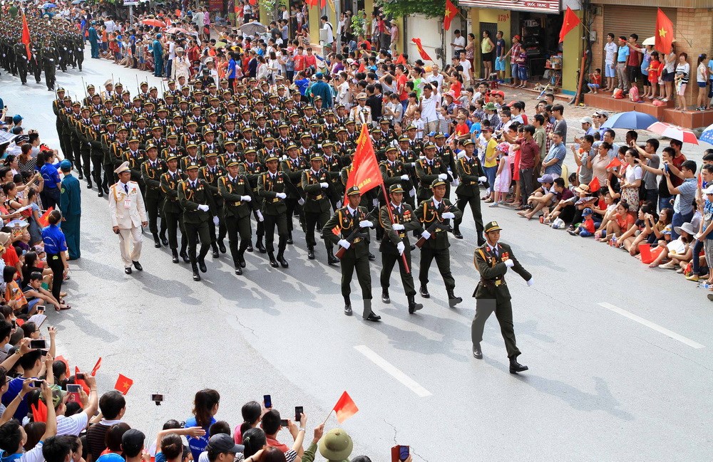 Lễ diễu binh, diễu hành cấp Quốc gia trên phố Nguyễn Thái Học.