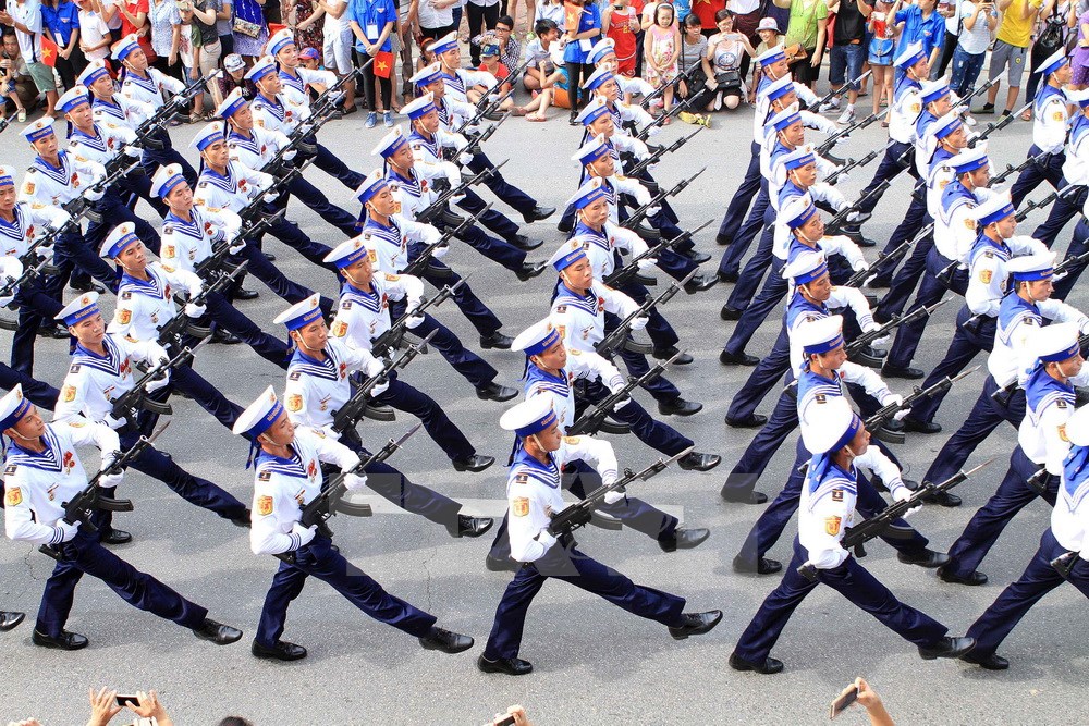 Khối Hải quân diễu binh, diễu hành trên phố Nguyễn Thái Học