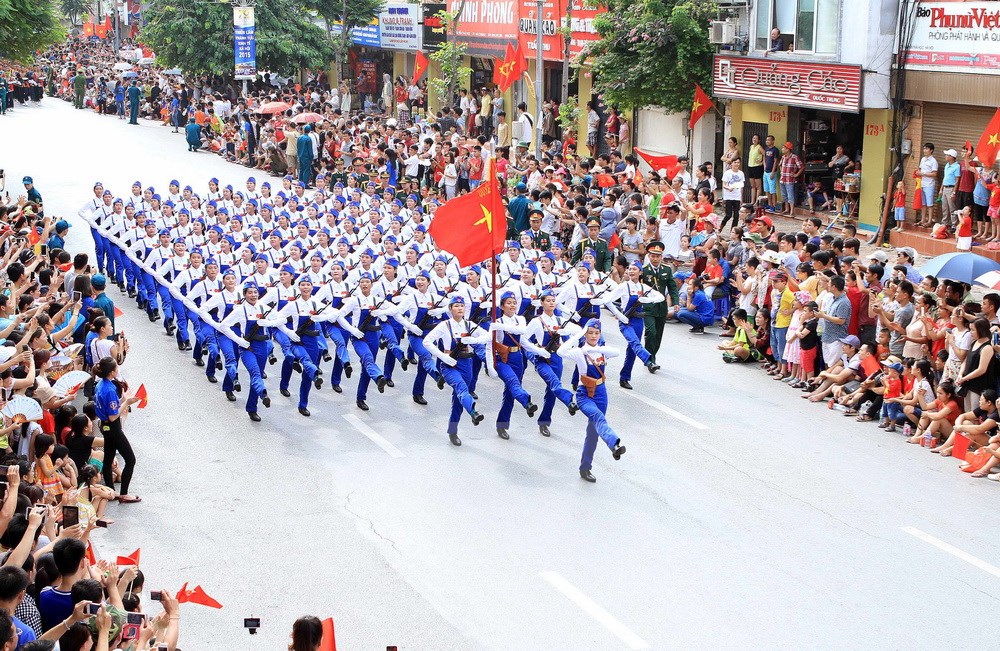 Diễu binh, diễu hành trên phố Nguyễn Thái Học