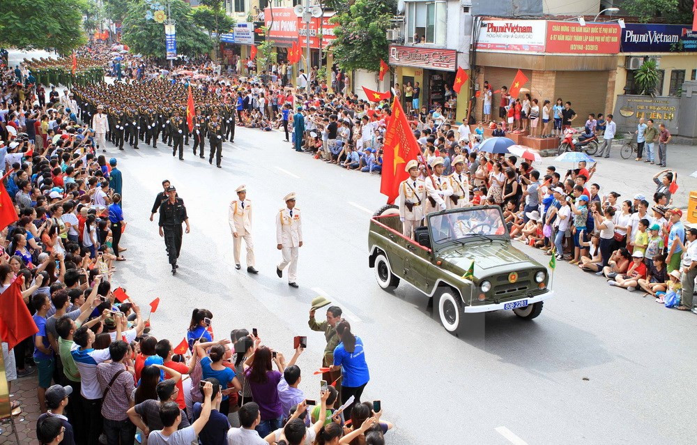 Khối lưc lượng công an, an ninh diễu binh, diễu hành trên phố Nguyễn Thái Học