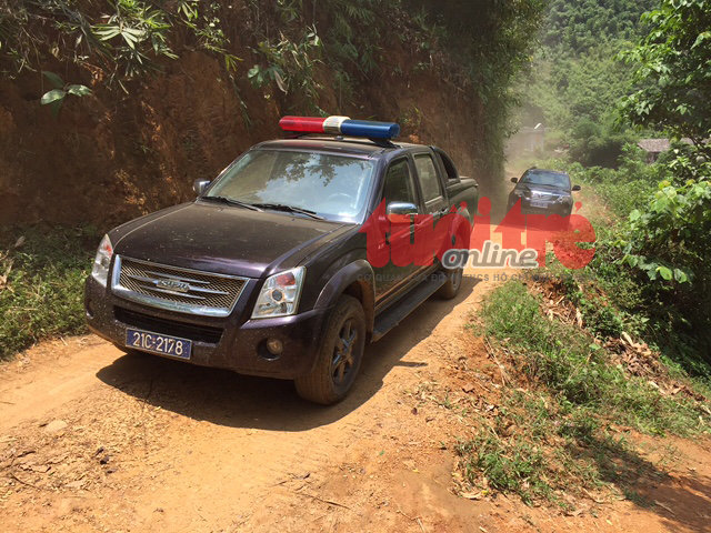 S&aacute;ng 13-8, l&atilde;nh đạo tỉnh Y&ecirc;n B&aacute;i v&agrave; c&ocirc;ng an tỉnh Y&ecirc;n B&aacute;i đ&atilde; đến hiện trường - Ảnh: Minh Quang