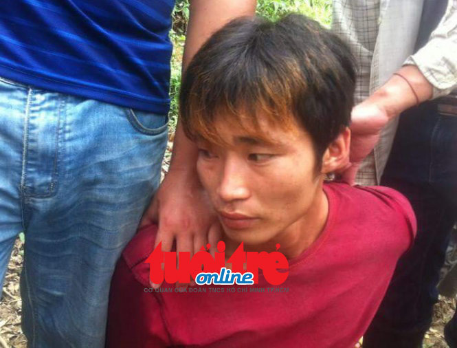 S&aacute;ng 15-8, người d&acirc;n đi l&agrave;m nương đ&atilde; thấy một hộp quẹt&nbsp;mới để lại ở khu vực tr&ecirc;n đường đi l&agrave;m n&ecirc;n đ&atilde; b&aacute;o cho cơ quan c&ocirc;ng an. Khi nhận được tin, c&ocirc;ng an lập tức đến nơi truy t&igrave;m v&agrave; bắt giữ được nghi phạm