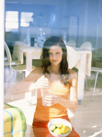 Mách bạn điều NÊN và KHÔNG NÊN khi uống nước chanh Mach ban dieu NEN va KHONG NEN khi uong nuoc chanh