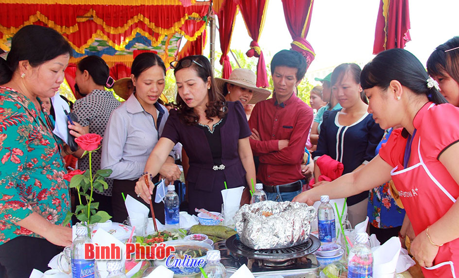 Công đoàn ngành giáo dục thị xã Đồng Xoài tổ chức thi nấu ăn trong dịp 20-10