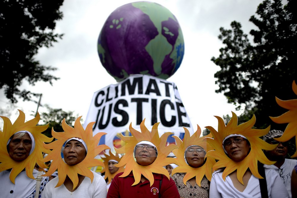 Khoảng 3.000 người đã tuần hành qua nhiều đường phố thủ đô Manila của Philippines yêu cầu hạn chế các loại khí thải, nguyên nhân gây biến đổi khí hậu và dẫn đến thảm họa thiên nhiên