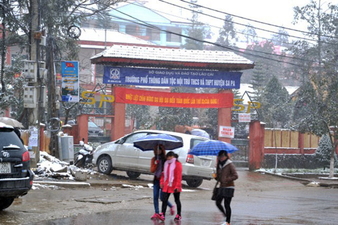 Trường phổ thông dân tộc nội trú Sa Pa trong ngày có băng tuyết - Ảnh: Hồng Thảo