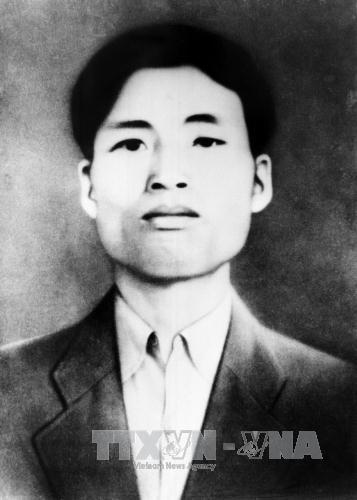 Th&aacute;ng 3-1938, Ban Chấp h&agrave;nh Trung ương Đảng họp quyết định th&agrave;nh lập Mặt trận thống nhất d&acirc;n chủ. Cũng tại Hội nghị n&agrave;y, đồng ch&iacute; Nguyễn Văn Cừ được bầu l&agrave;m Tổng B&iacute; thư.