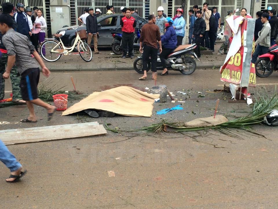 Một người đã tử vong ngay tại hiện trường vụ nổ. (Ảnh: PV/Vietnam+)