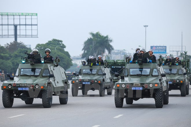 Xe chống đạn RAM 2000 MKIII do Israel sản xuất, d&ugrave;ng cho c&aacute;c lực lượng an ninh, cảnh s&aacute;t chống bạo loạn, chống khủng bố. C&aacute;c lực lượng sẽ phối hợp đảm bảo tuyệt đối an to&agrave;n Đại hội Đảng lần thứ XII. (Ảnh: Minh Sơn/Vietnam+)