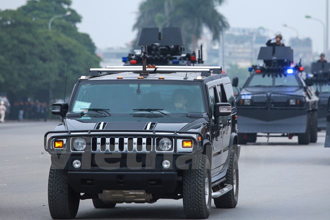 Xe bọc th&eacute;p Hummer H2 trang bị trung li&ecirc;n PKM 7,62mm trang bị cho lực lượng C&ocirc;ng an được sử dụng trong c&aacute;c nhiệm vụ đặc biệt. (Ảnh: Minh Sơn/Vietnam+)