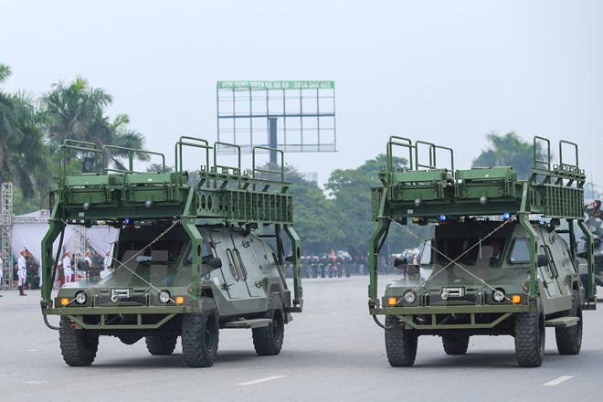 Xe bọc th&eacute;p được lắp th&ecirc;m thang. (Ảnh: Minh Sơn/Vietnam+)