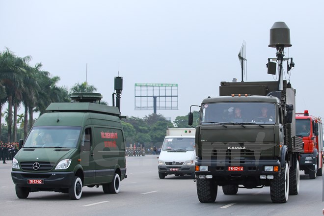 D&agrave;n xe t&aacute;c chiến điện tử của Bộ tư lệnh Thủ đ&ocirc;. (Ảnh: Minh Sơn/Vietnam+)