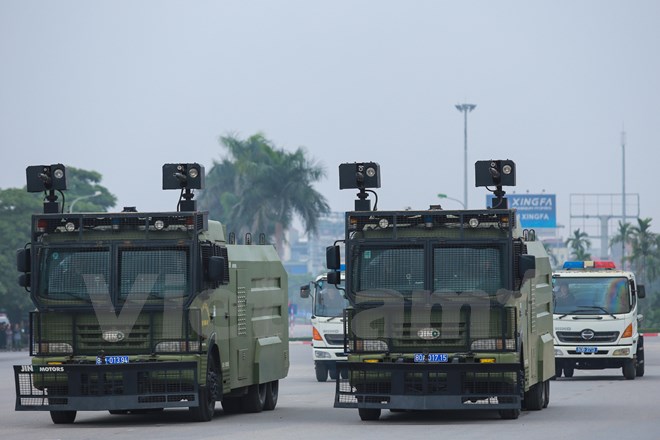 Xe phun nước chống bạo động với nhiều t&iacute;nh năng hiện đại được trang bị nhằm chống c&aacute;c cuộc bạo động, xe mang số hiệu JCR-6500 do JINO Motors sản xuất. (Ảnh: Minh Sơn/Vietnam+)