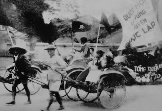 Nh&acirc;n d&acirc;n lao động H&agrave; Nội cổ động cho Tổng tuyển cử ng&agrave;y 6-1-1946.