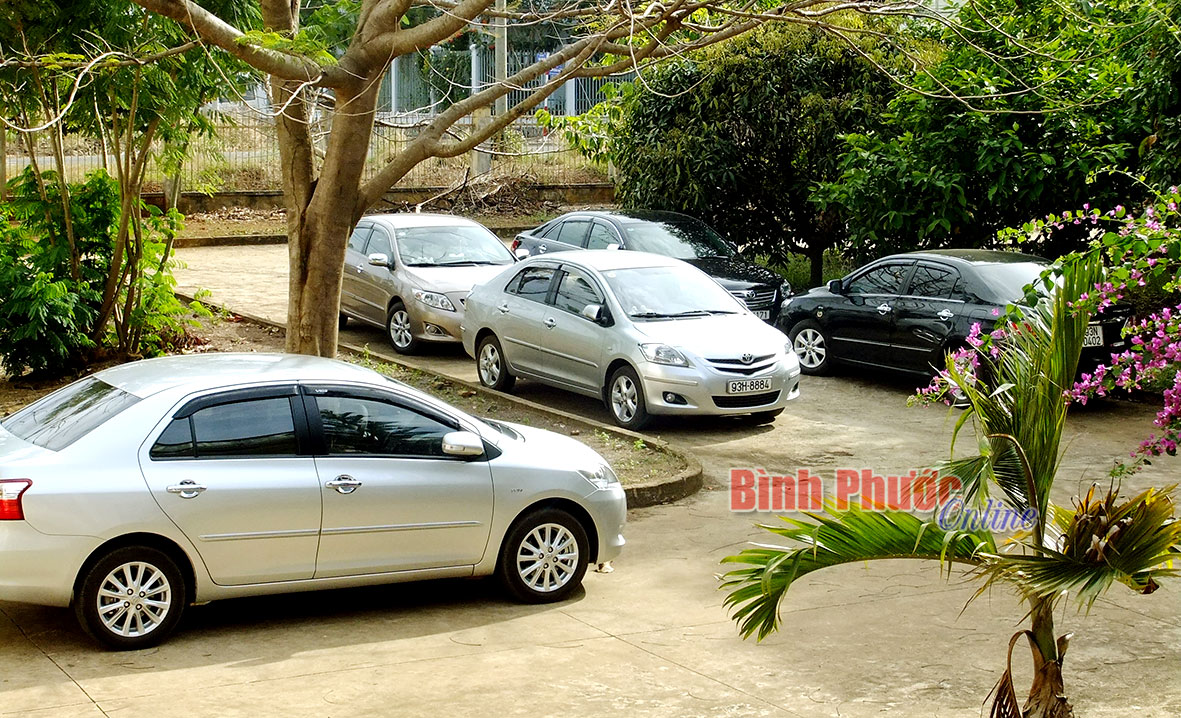 Từ ng&agrave;y 1-1-2017, tất cả xe m&ocirc;t&ocirc;, xe m&aacute;y, xe &ocirc;t&ocirc; nếu chuyển nhượng m&agrave; kh&ocirc;ng l&agrave;m thủ tục sang t&ecirc;n, đổi chủ th&igrave; khi tham gia giao th&ocirc;ng sẽ bị xử phạt h&agrave;nh ch&iacute;nh (ảnh minh họa - K.B)