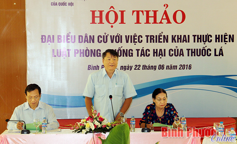 Phó chủ nhiệm Ủy ban Các vấn đề xã hội của Quốc hội Nguyễn Văn Tiên phát biểu tại hội thảo