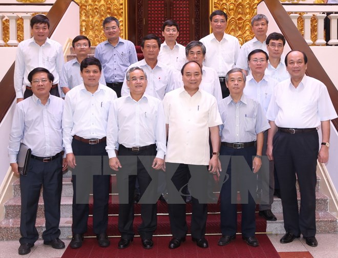 Thủ tướng Nguyễn Xuân Phúc với các đại biểu.
