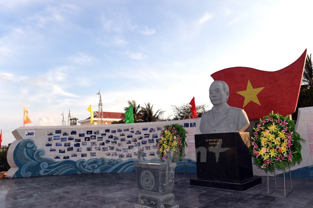 To&agrave;n cảnh C&ocirc;ng vi&ecirc;n Đại tướng V&otilde; Nguy&ecirc;n Gi&aacute;p tr&ecirc;n đảo Sơn Ca. (Ảnh: Quang Thắng/Vietnam+)