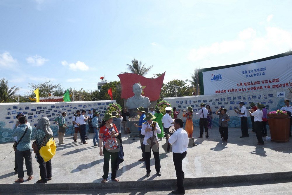 To&agrave;n cảnh C&ocirc;ng vi&ecirc;n Đại tướng V&otilde; Nguy&ecirc;n Gi&aacute;p tr&ecirc;n đảo Sơn Ca. (Ảnh: Quang Thắng/Vietnam+)